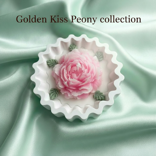 Golden Kiss Floral Peony Candle