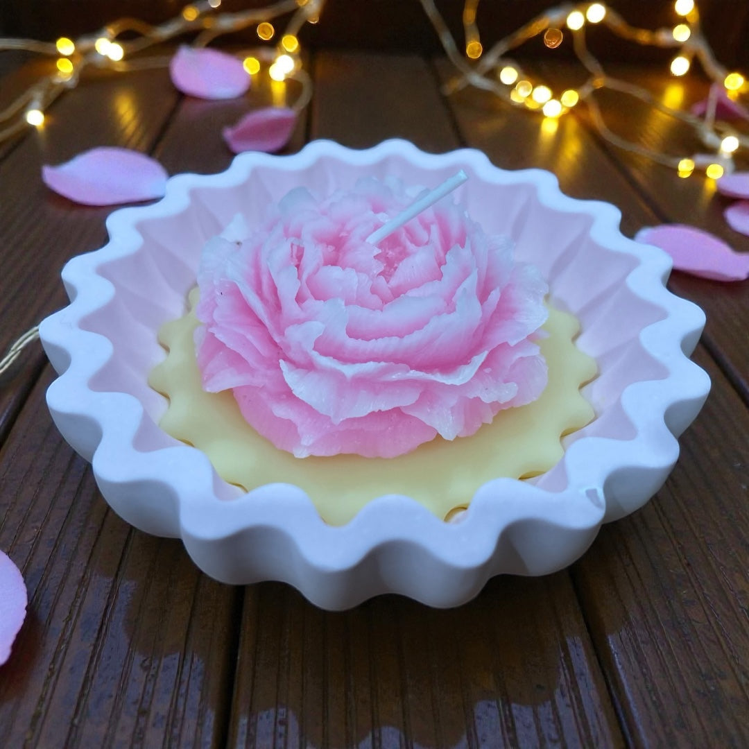 Golden Kiss Floral Peony Candle